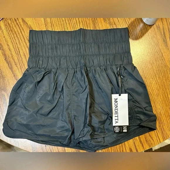 MONDETTA STUDIO BlackSmocked Waist Shorts. Women’s Size XS NWTS - Picture 2 of 6